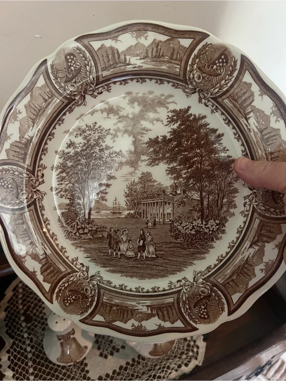 Ironstone J & G Meakin Americana; Brown and White Ironstone Dinner Plate; Englan